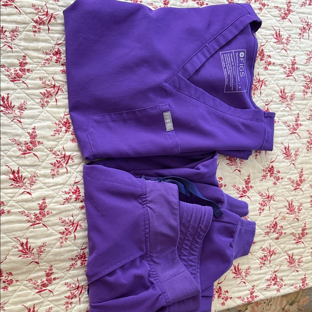 Figs Women's Vivid Purple Scrub Set